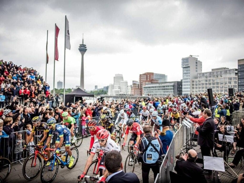 TOUR DE FRANCE
GRAND DÉPART